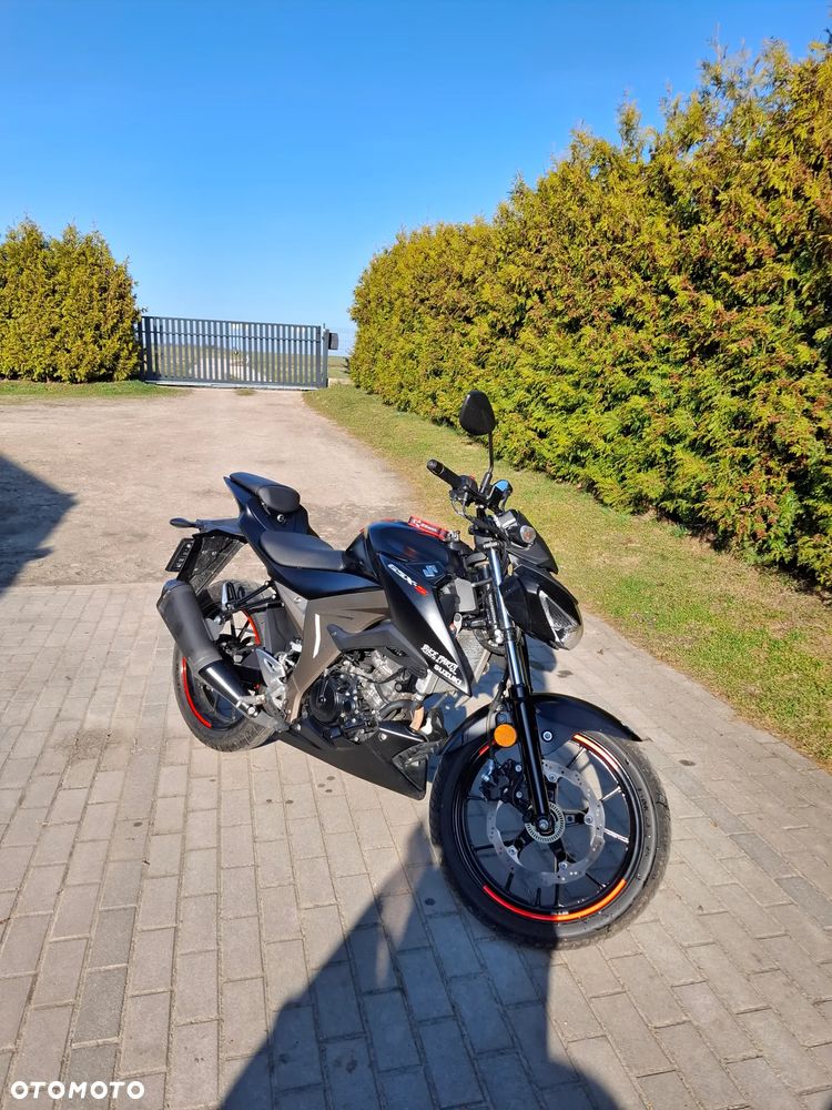 Suzuki GSX - 14