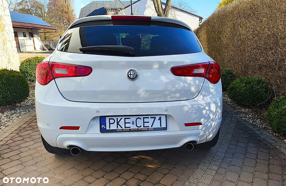 Alfa Romeo Giulietta 2.0 JTDM Exclusive - 8