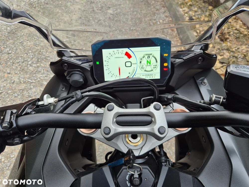 Suzuki GSX 1000 - 39