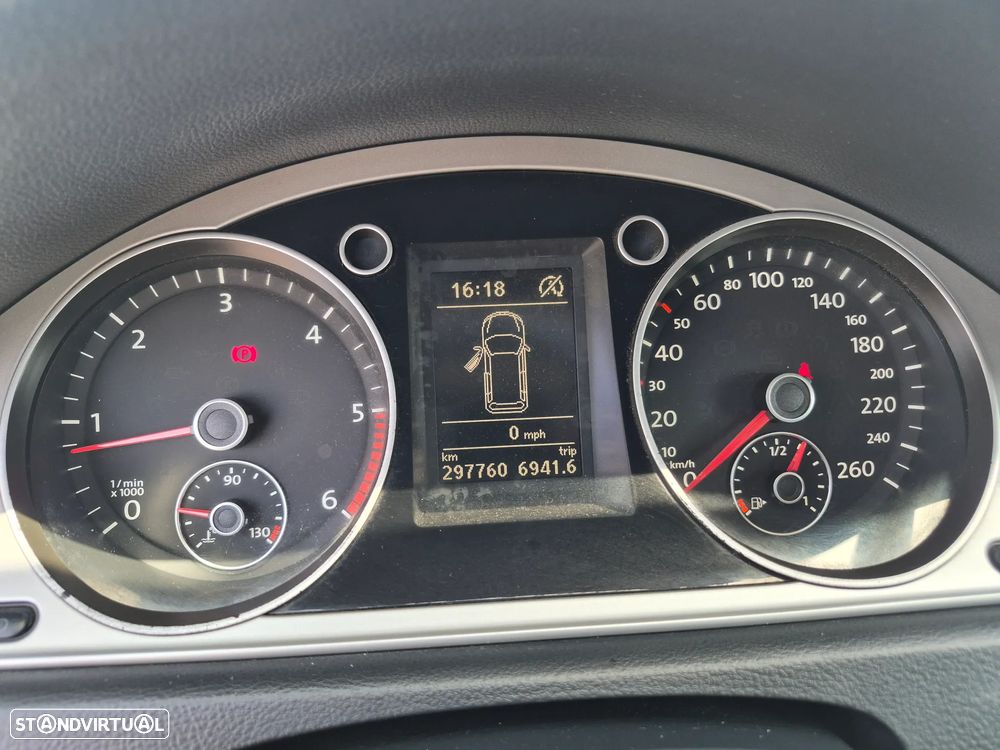 VW Passat Variant 1.6 TDI BlueMotion - 17