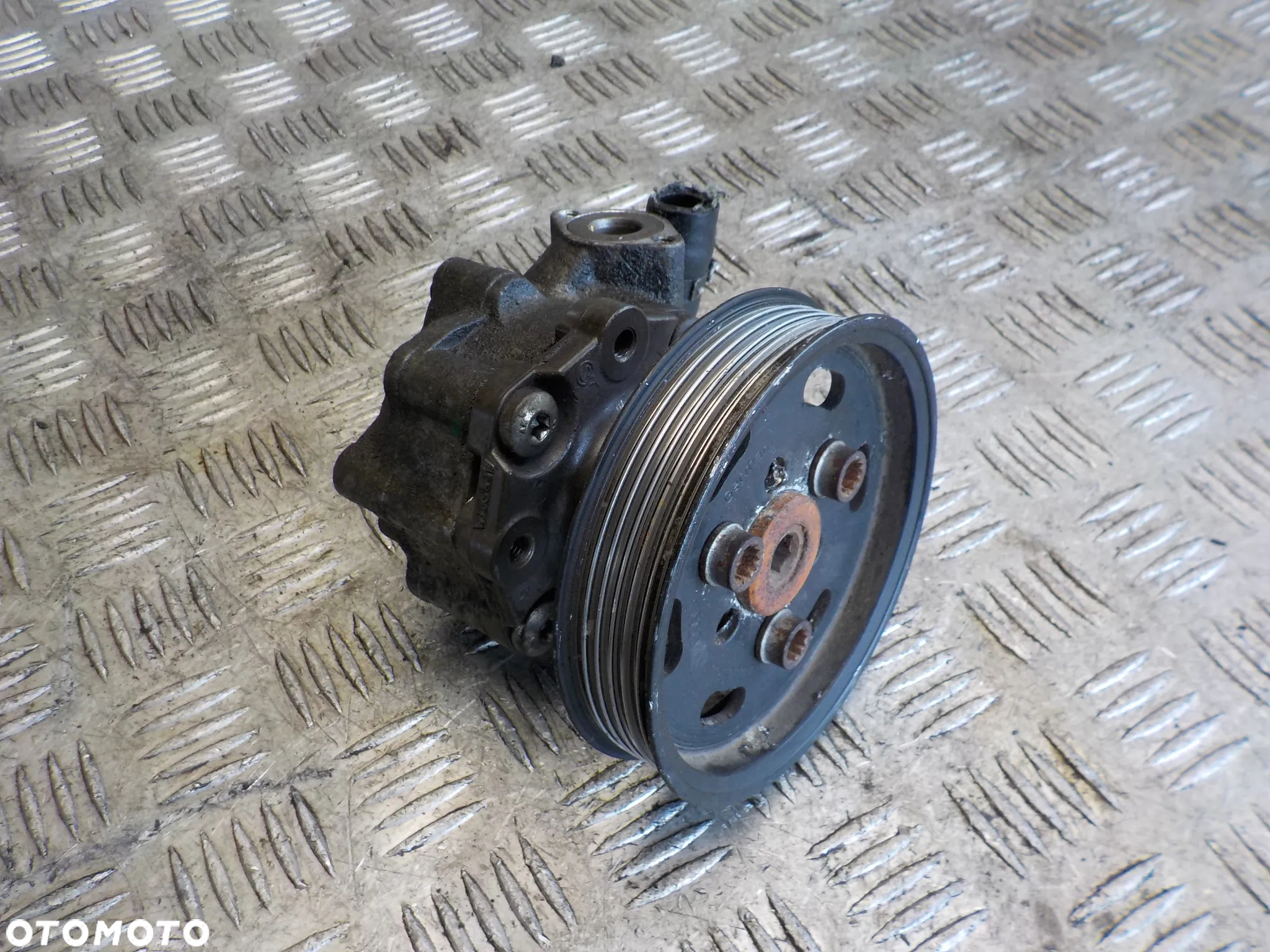 AUDI A4 B8 2.0 TDI POMPA WSPOMAGANIA 4F0145156K - 3
