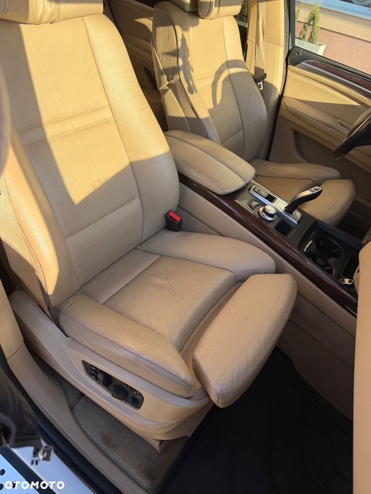 BMW X5 xDrive48i - 8