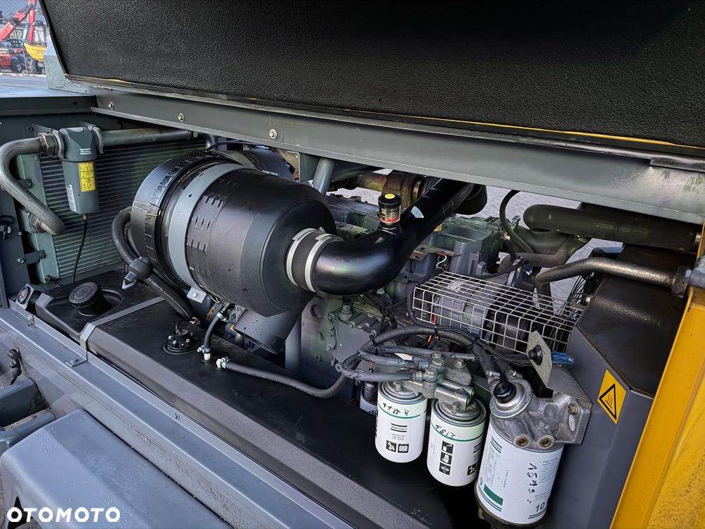 Atlas Copco XAHS 186 Kompresor Śrubowy sprężarka 11 m3. Regulacja ciśnienia bar 10. Chłodnica Cyklonowa Osuszacz! Silnik DEUTZ 150 KM. Potężna moc. 2014 rok 2173 mtg. Sprowadzony z Norwegii! Dokumenty do Rejestracji jako pojazd. Maszyna jak Nowa z Salonu!! - 13