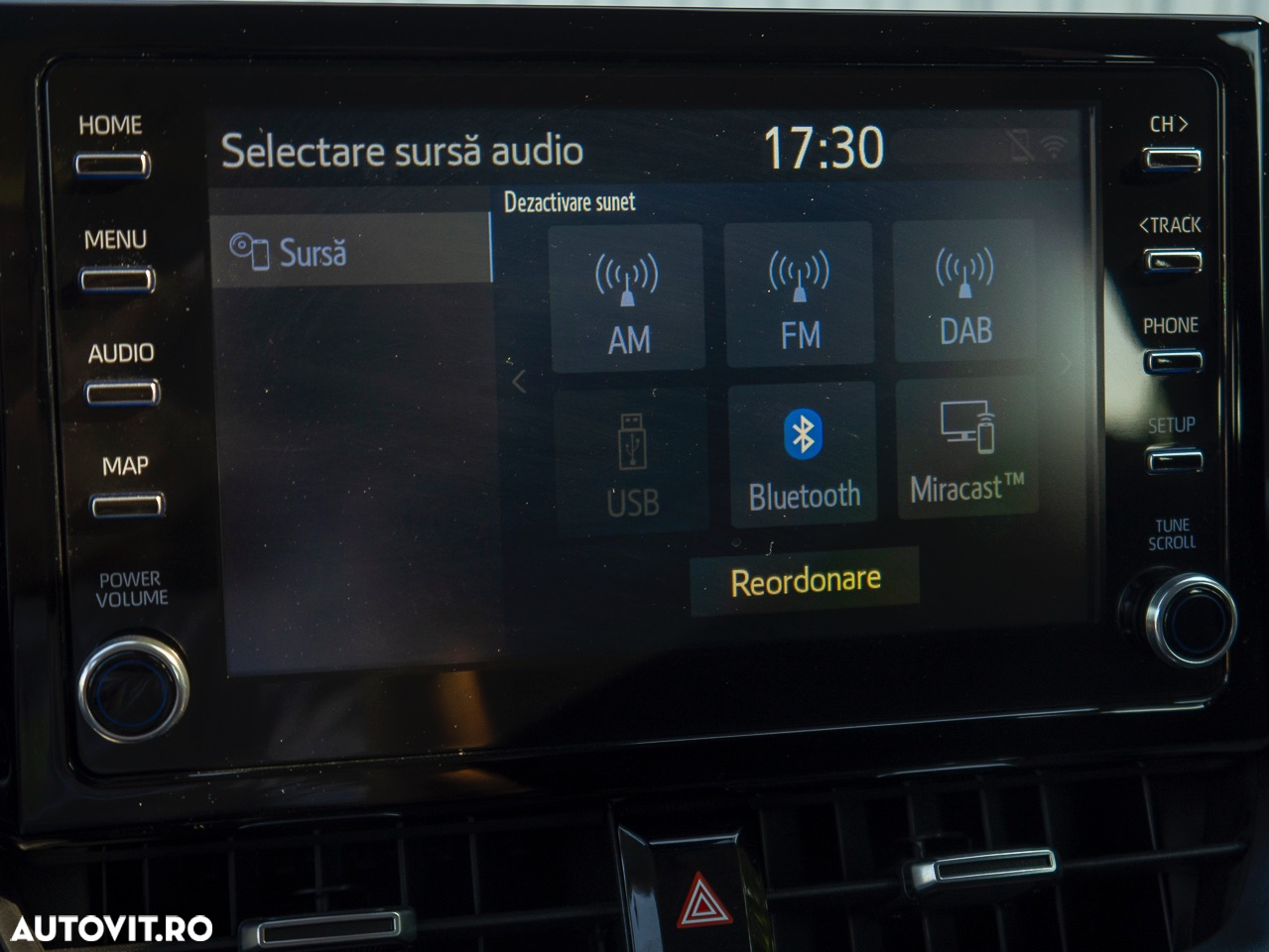 Toyota Corolla Sedan 1.8 HEV Business - 36