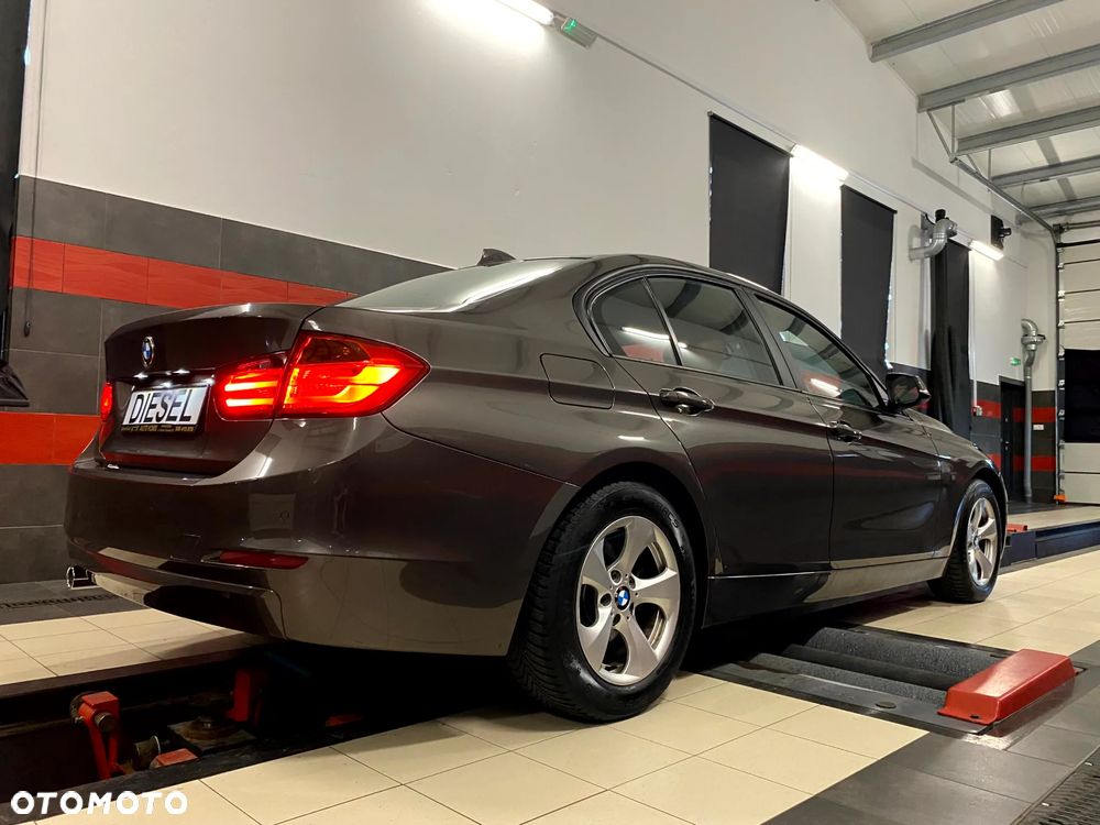 BMW Seria 3 316d Sport Line - 11