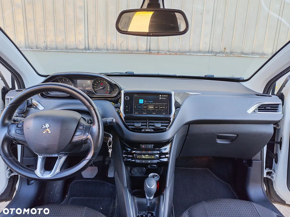 Peugeot 208 1.2 PureTech Allure S&S EAT6 - 5