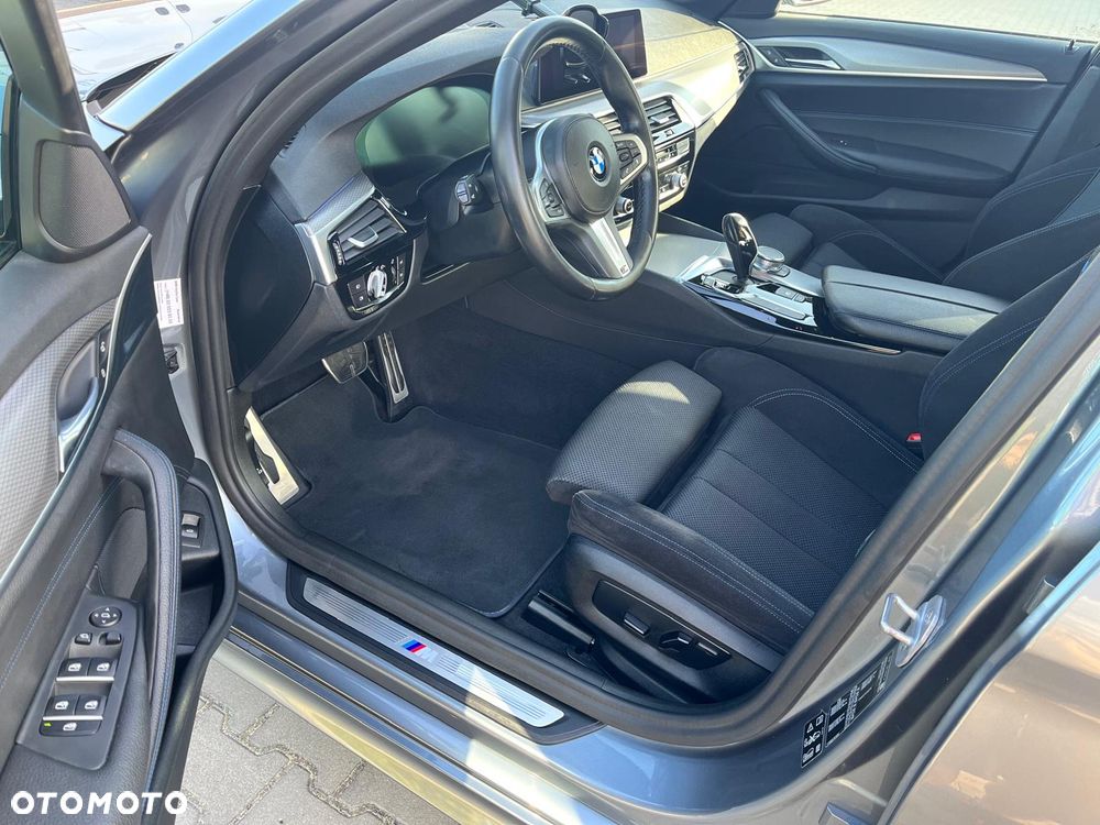 BMW Seria 5 520d xDrive - 14