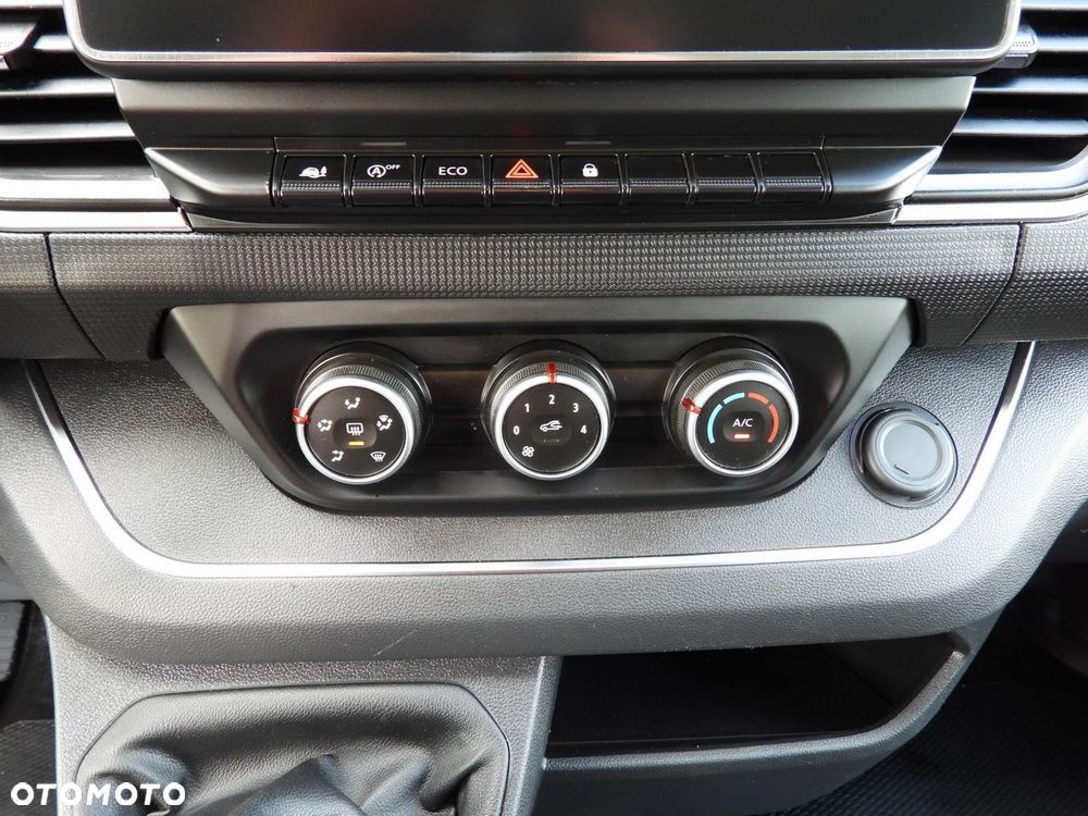 Renault TRAFIC FURGON BRYGADÓWKA 6 MIEJSC TEMPOMAT NAWIGACJA LEDY KLIMATYZACJA  130KM - 33