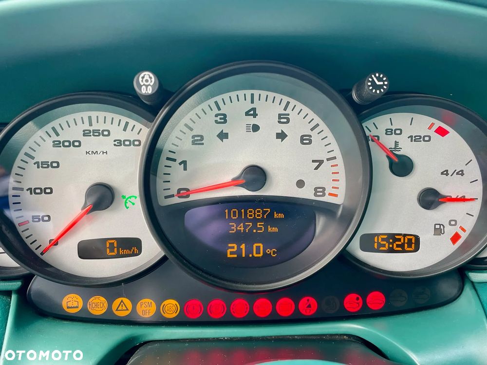 Porsche 911 Carrera 4 - 12