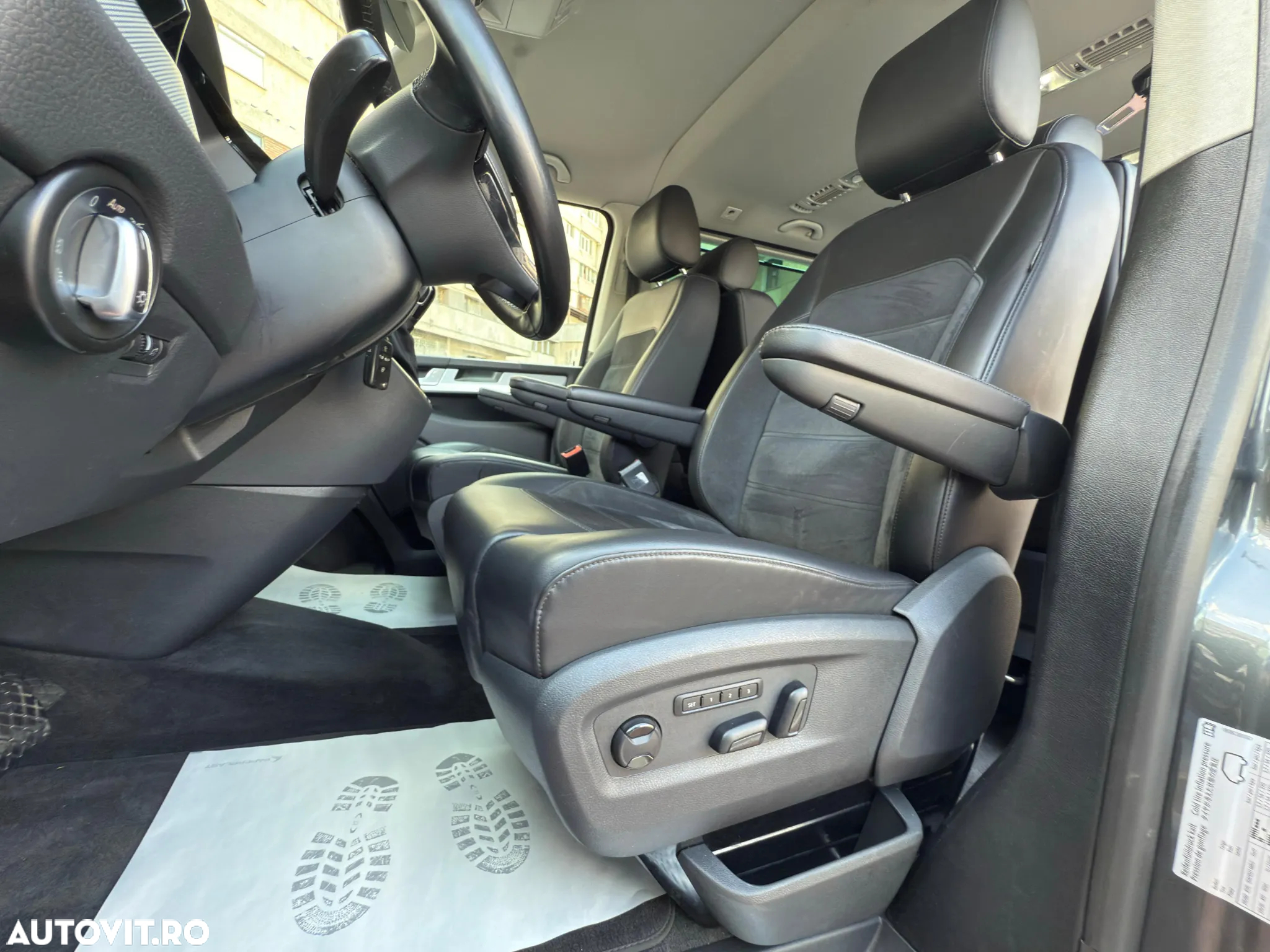 Volkswagen Multivan - 23