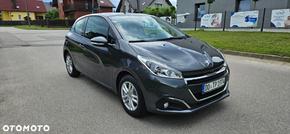 Peugeot 208 - 1