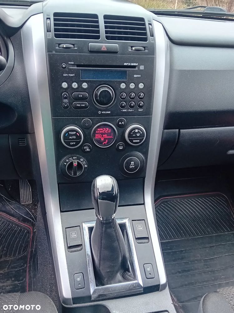 Suzuki Grand Vitara 2.4 Comfort - 14