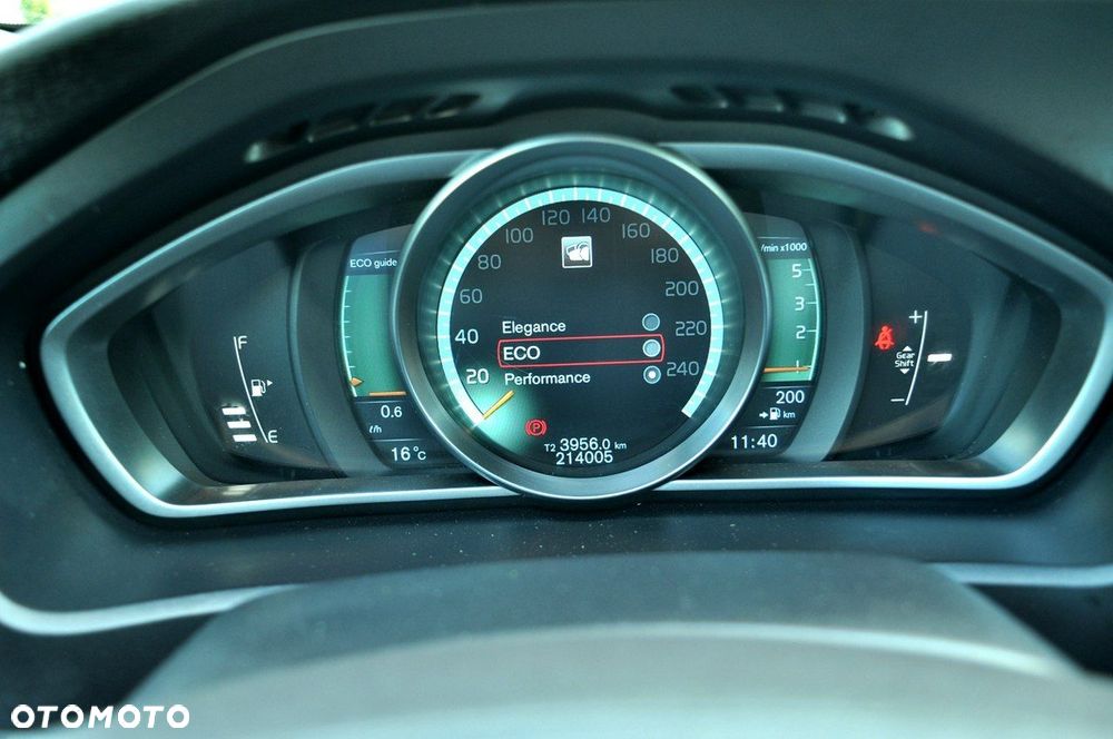 Volvo V40 D2 Momentum - 17
