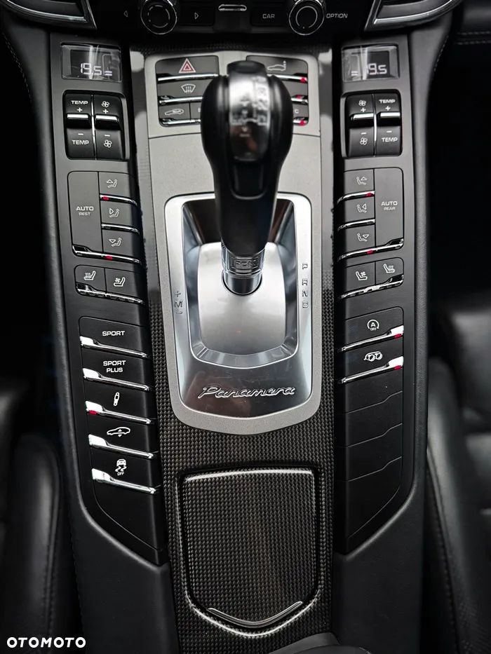 Porsche Panamera GTS PDK - 26