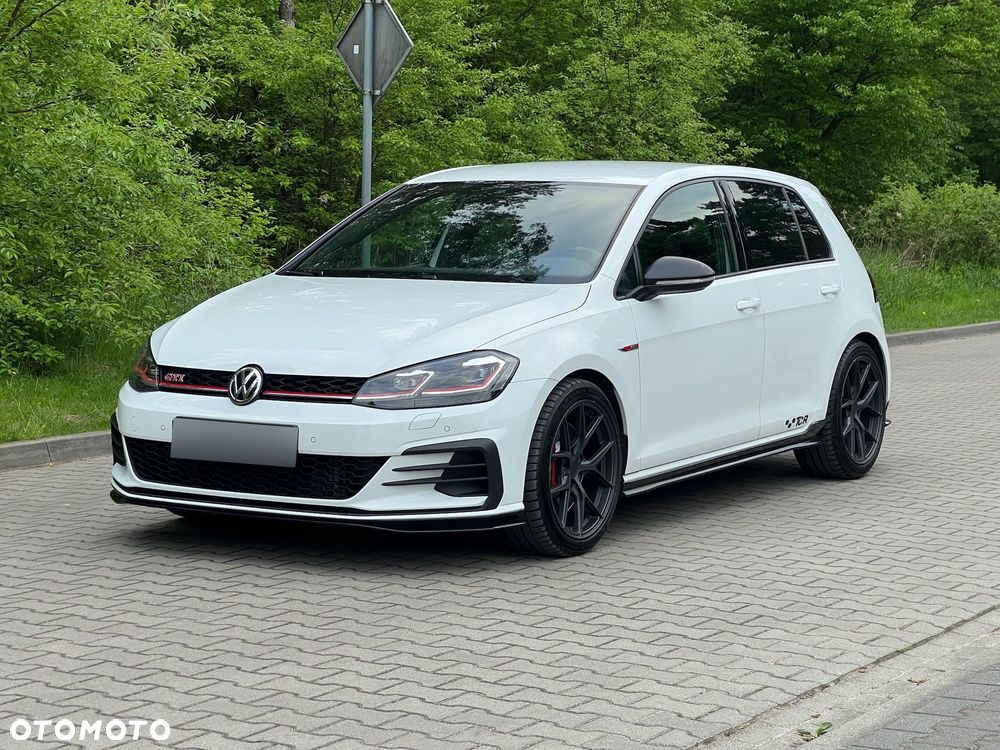 Volkswagen Golf - 1