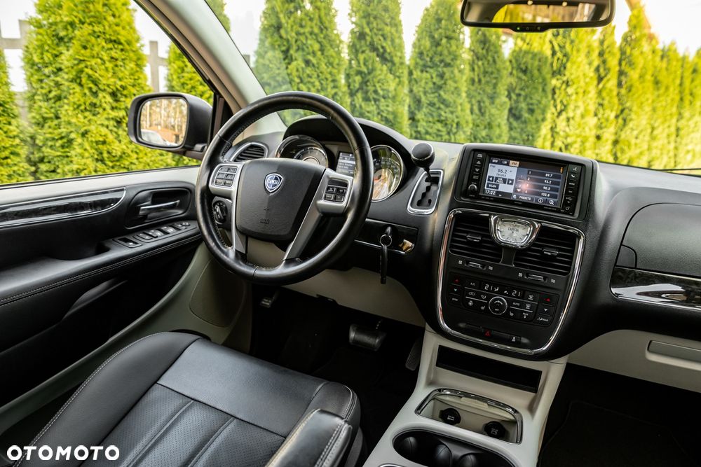 Lancia Voyager 3.6 Platinum - 28