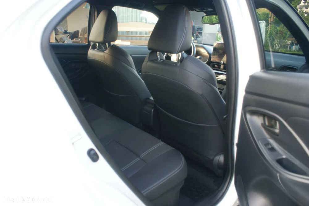 Toyota Yaris Cross - 16