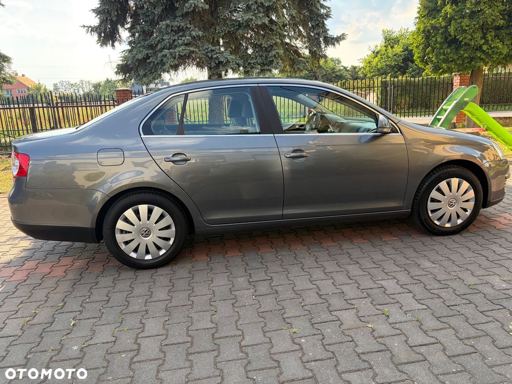 Volkswagen Jetta 1.6 Comfortline - 6