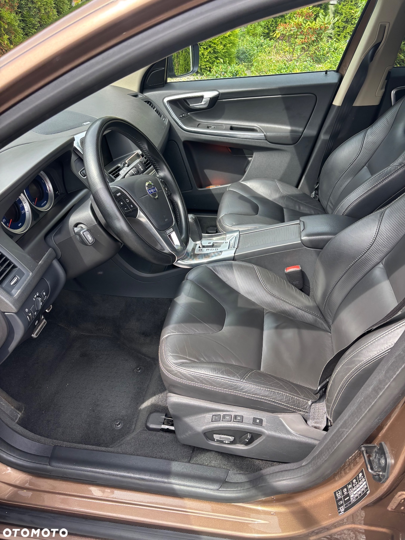 Volvo XC 60 2.4D AWD RDesign - 11