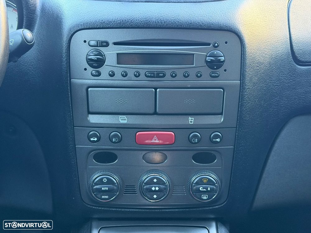 Alfa Romeo GT 1.9 JTD M-JET - 11