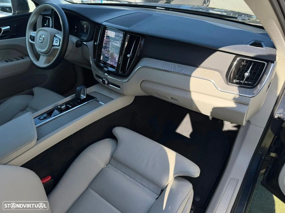 Volvo XC 60 2.0 B4 Plus Bright - 19
