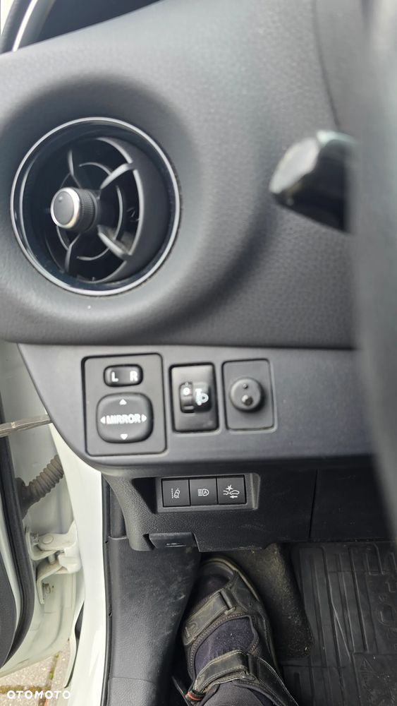 Toyota Yaris - 12