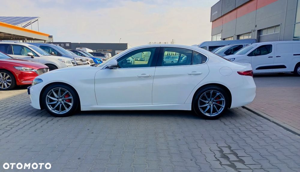 Alfa Romeo Giulia - 5