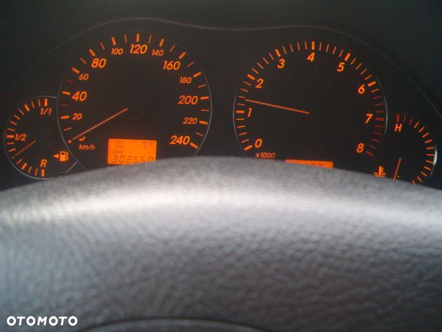 Toyota Avensis - 25