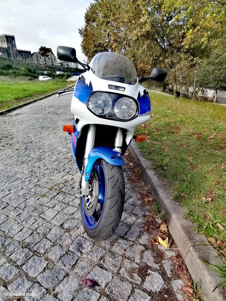 Suzuki GSX-R - 6