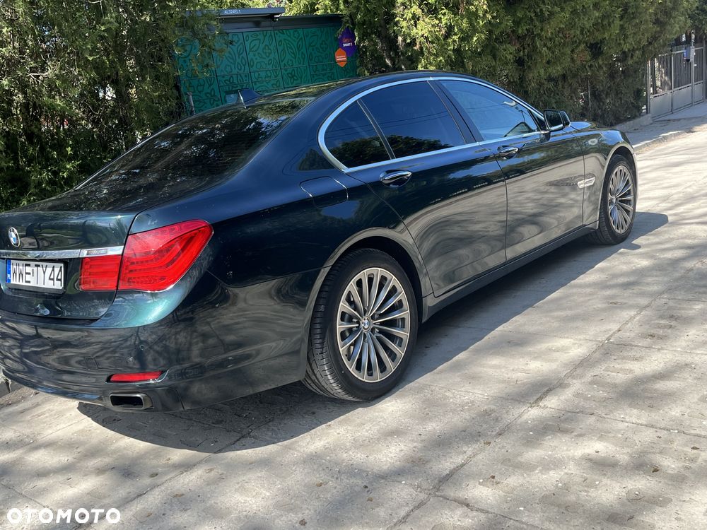 BMW Seria 7 740i - 4