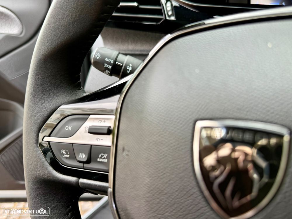 Peugeot 408 HYBRID 136 e-DSC6 Allure - 22
