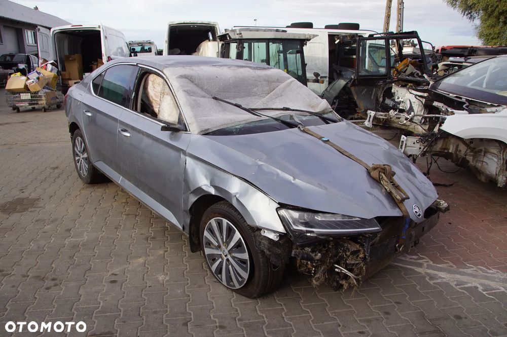 Auto na części - Skoda Superb III Lift 1.5 TSI 150 KM DPCA UEU LF7M 2021R Silnik Skrzynia Drzwi Szyba Lampa Klamka Deska Kokpit Sterownik Moduł Licznik Wyświetlacz Kierownica - 1