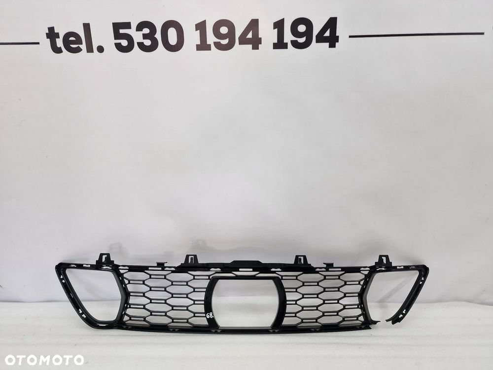 BMW 8 G14 / G15 / G16 KRATKA ŚRODKOWA ZDERZAKA PRZEDNIEGO PRZÓD , NR 51118074420 , NR AUKCJI KR68 - 1