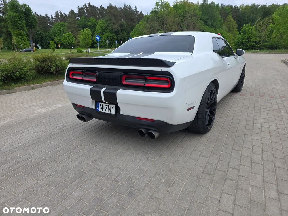 Dodge Challenger - 17