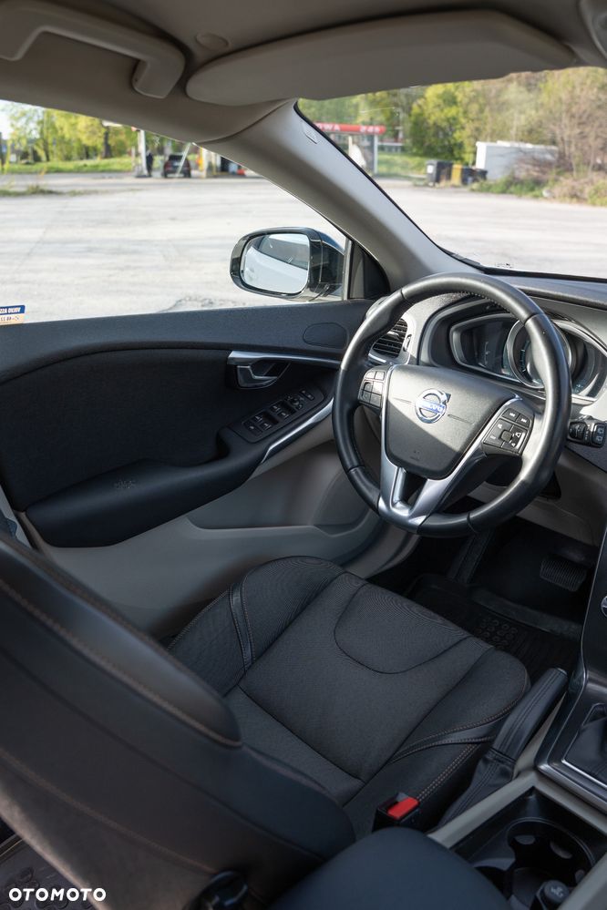 Volvo V40 D4 Geartronic Momentum - 15