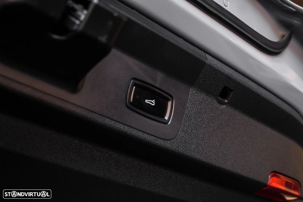 Porsche Panamera 4 E-Hybrid - 34