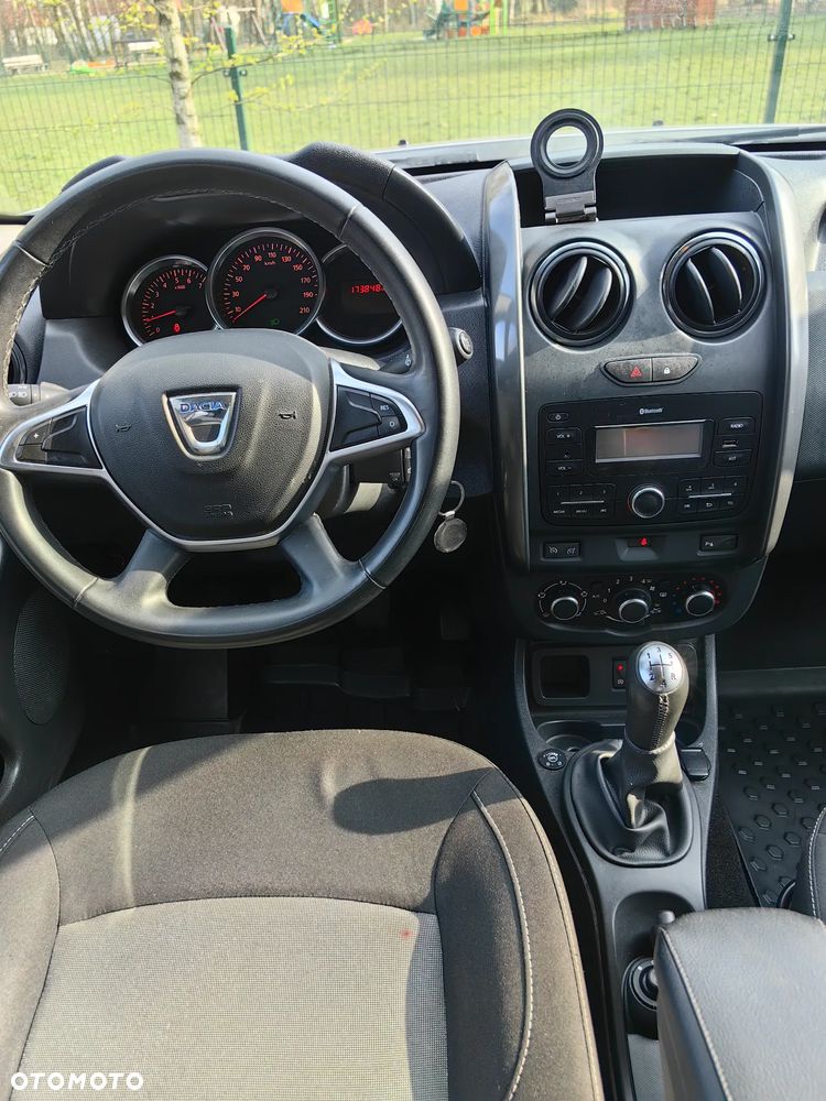 Dacia Duster 1.6 SCe Laureate S&S - 8