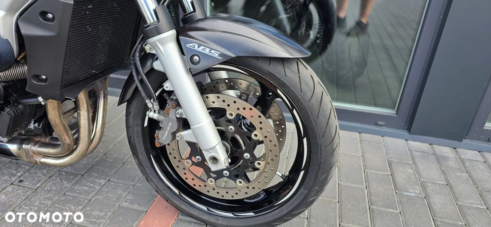 Suzuki GSR - 7