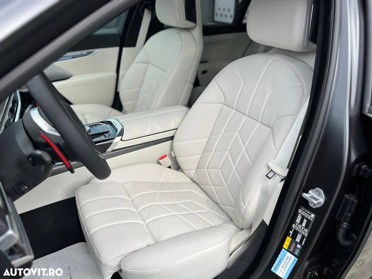 BMW M7 M760e xDrive - 24