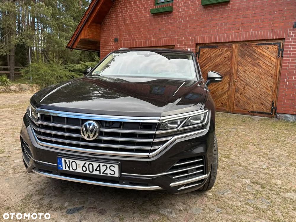 Volkswagen Touareg - 1