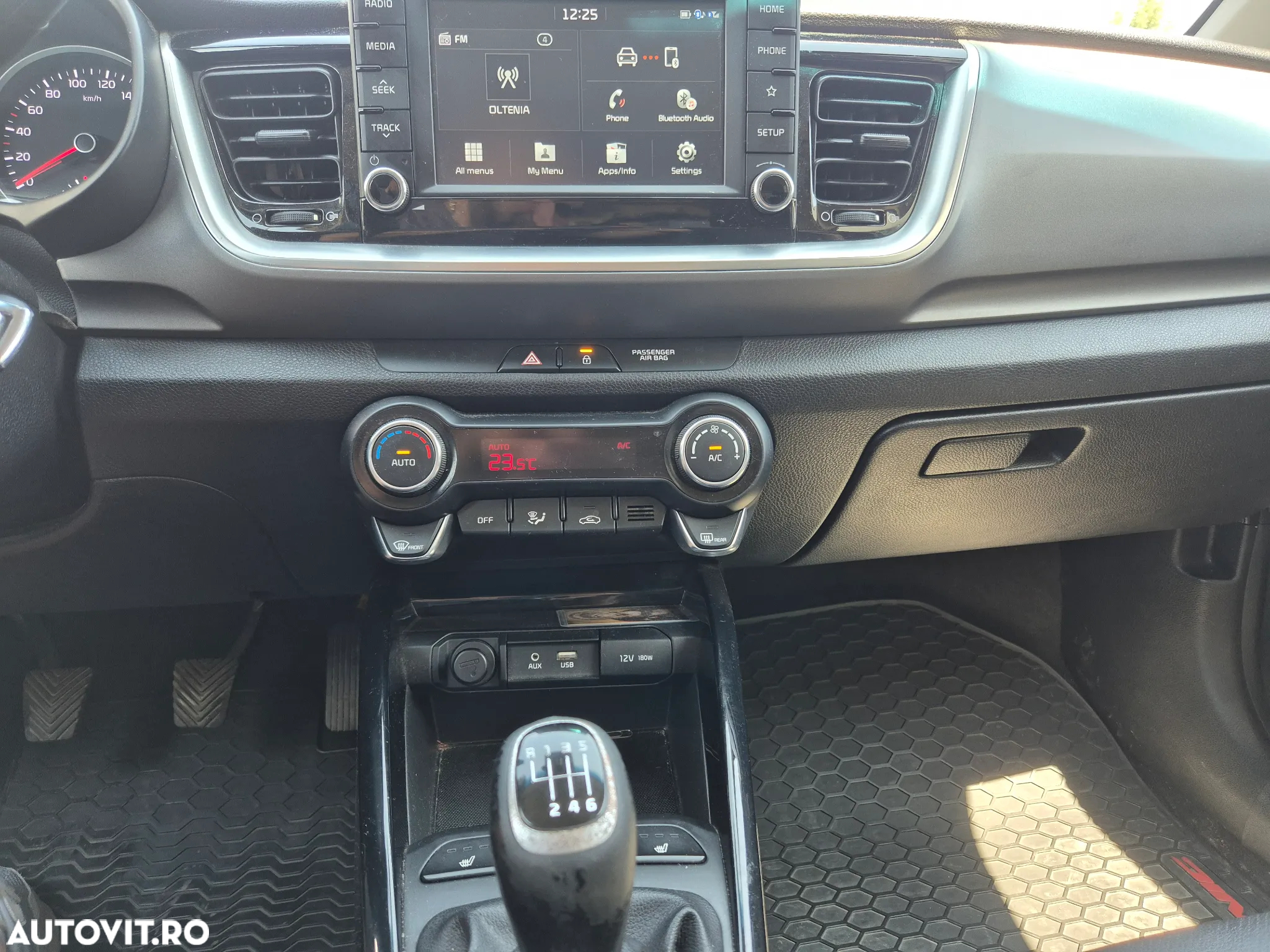 Kia Stonic 1.6 DSL Trend - 18