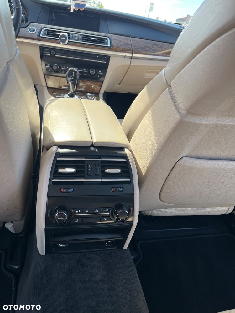 BMW Seria 7 740d - 12