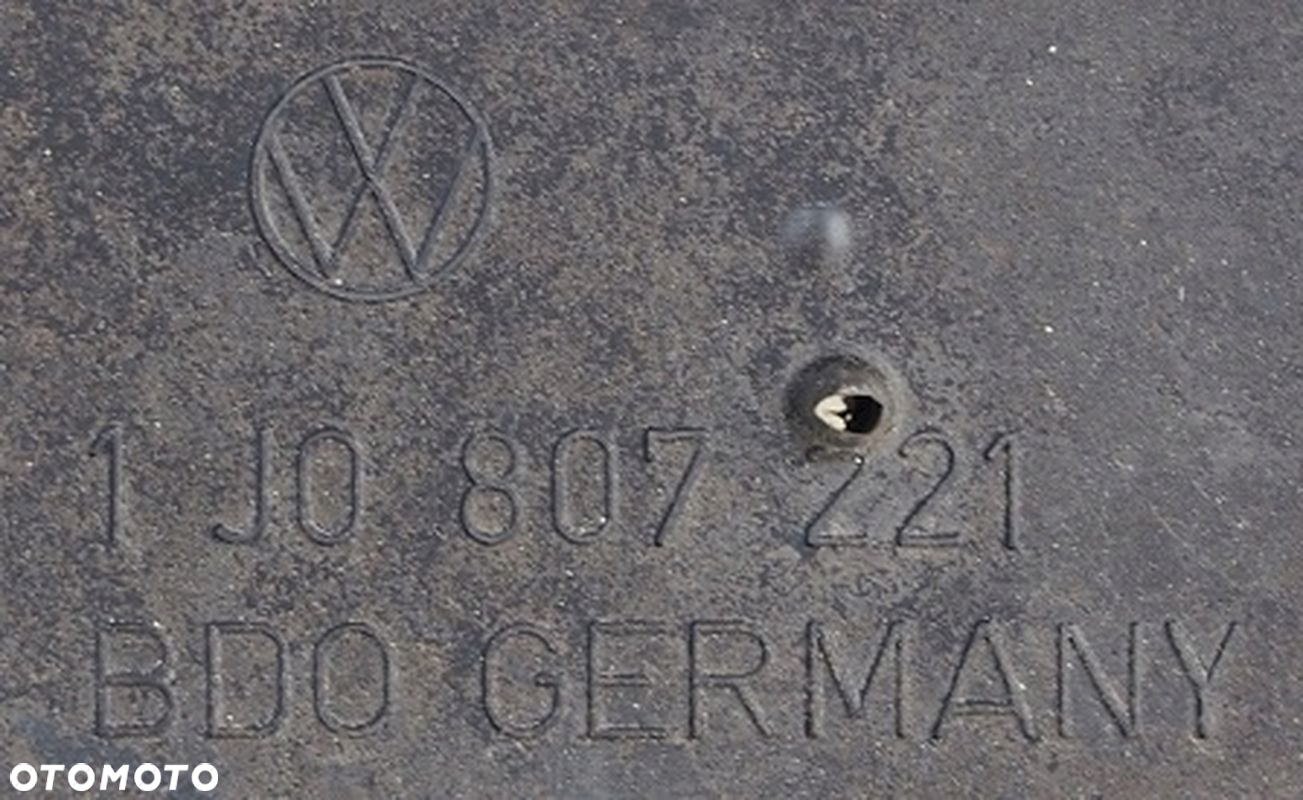 ZDERZAK PRZÓD PRZEDNI POD SPRYSKIWACZE VW GOLF IV 1J0807221 - 7