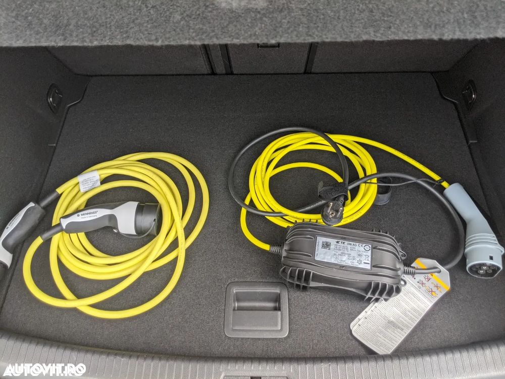 Volkswagen e-Golf - 33