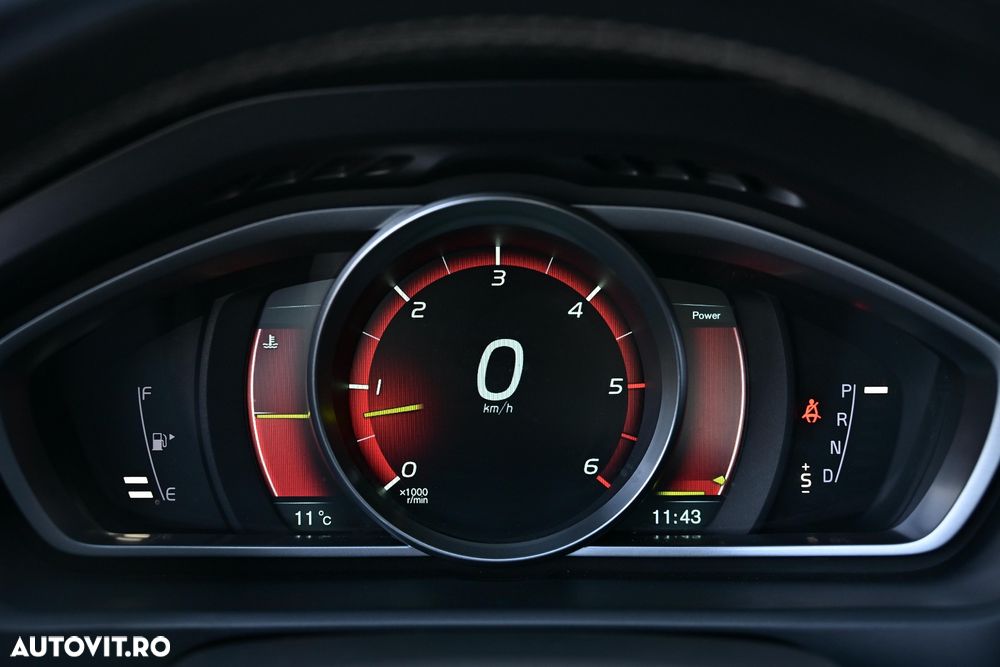 Volvo V40 D3 Geartronic RDesign - 16