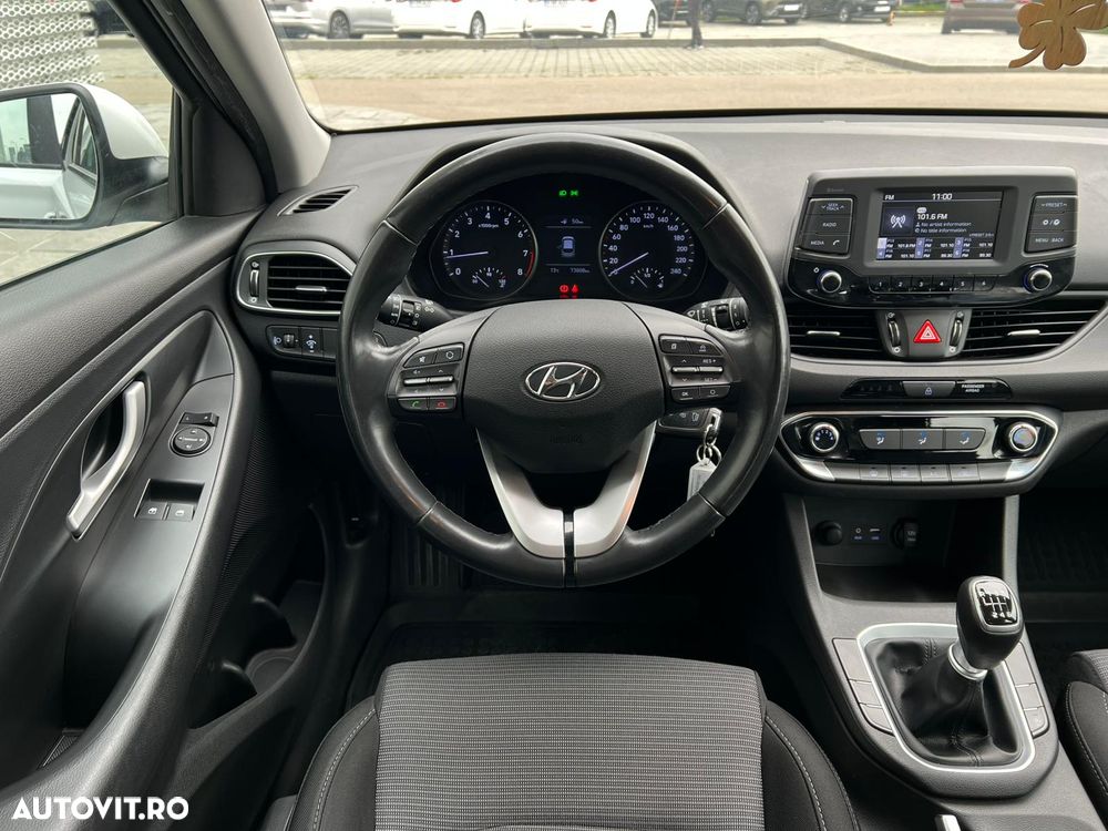 Hyundai i30 1.4 100CP 5DR M/T Comfort - 15