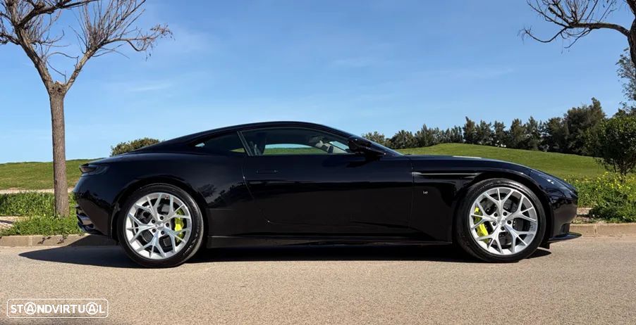 Aston Martin DB11 Coupé V12 Auto - 3