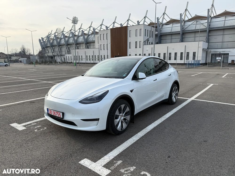 Tesla Model Y - 2