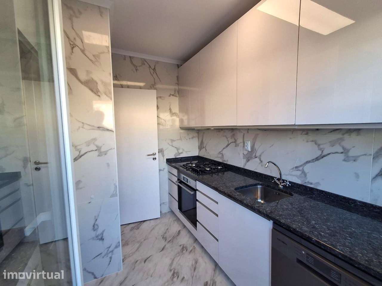 Apartamento T2 totalmente renovado em Linda-a-Velha - Grande imagem: 5/16