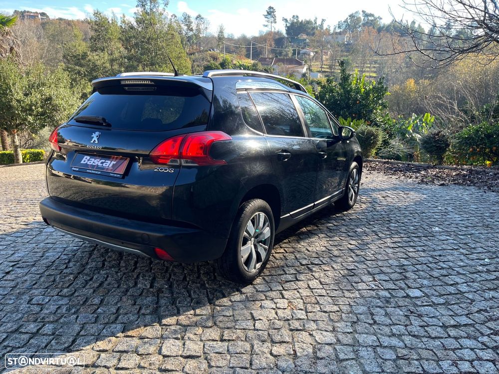 Peugeot 2008 1.2 PureTech Style - 4